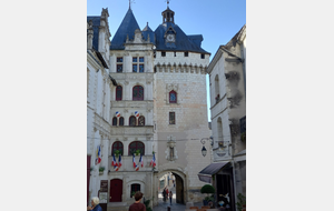 Loches Hotel de ville et porte Picois